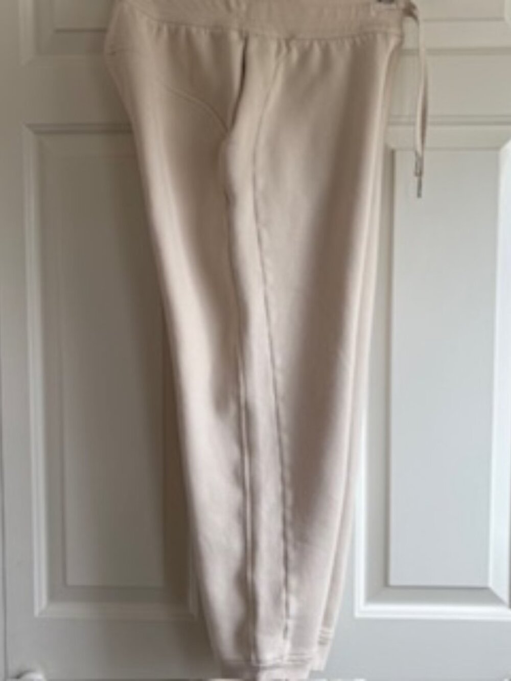 EUC Lululemon Scuba Jogger Bone Cream Fleece Sweatpants Size 8 - Picture 11 of 15